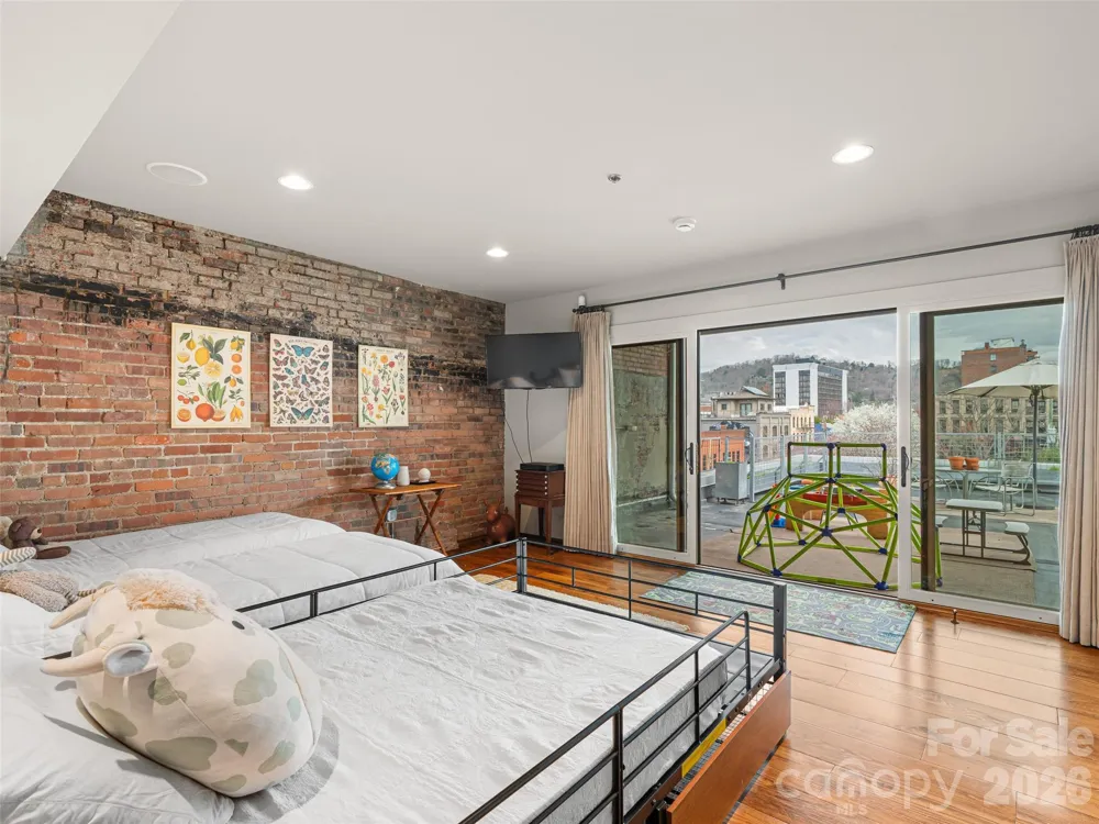 23 Rankin Avenue #302 Asheville, NC 28801