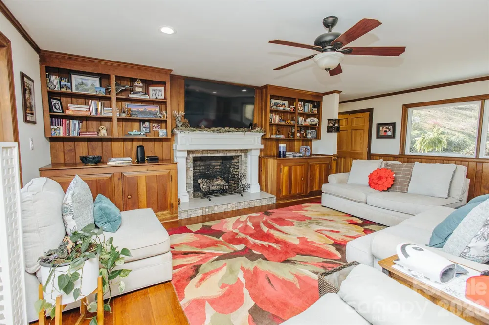 56 E Glenview Street Marion, NC 28752