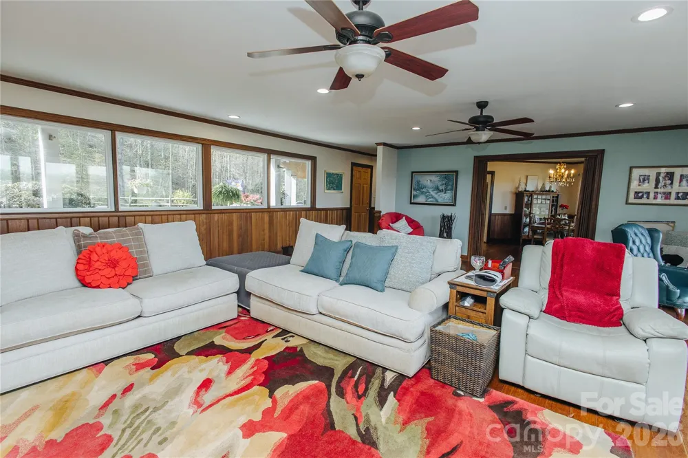 56 E Glenview Street Marion, NC 28752