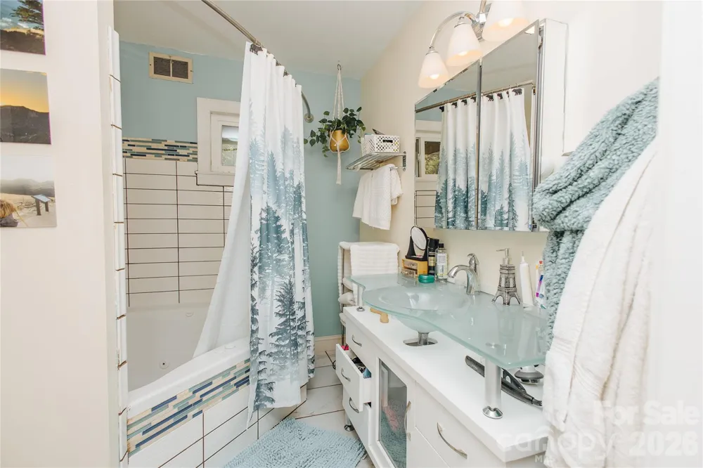 56 E Glenview Street Marion, NC 28752