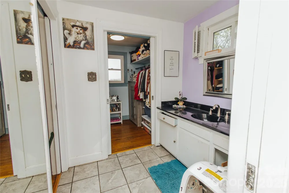 56 E Glenview Street Marion, NC 28752