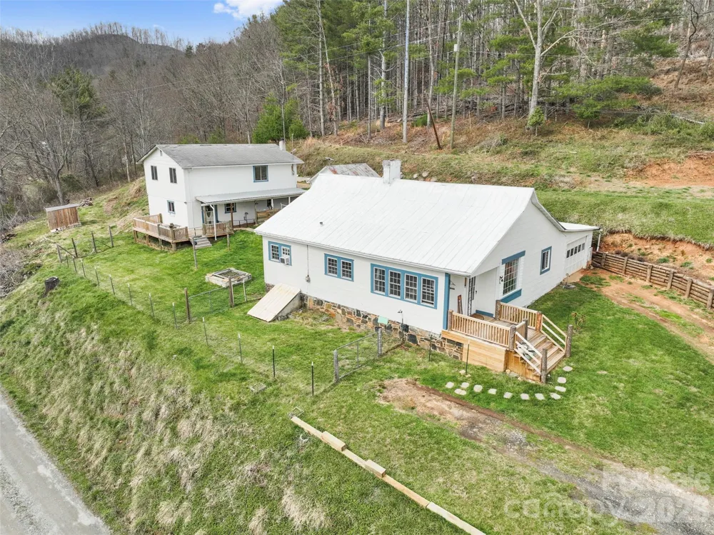 138 Robert Phillips Road Bakersville, NC 28705