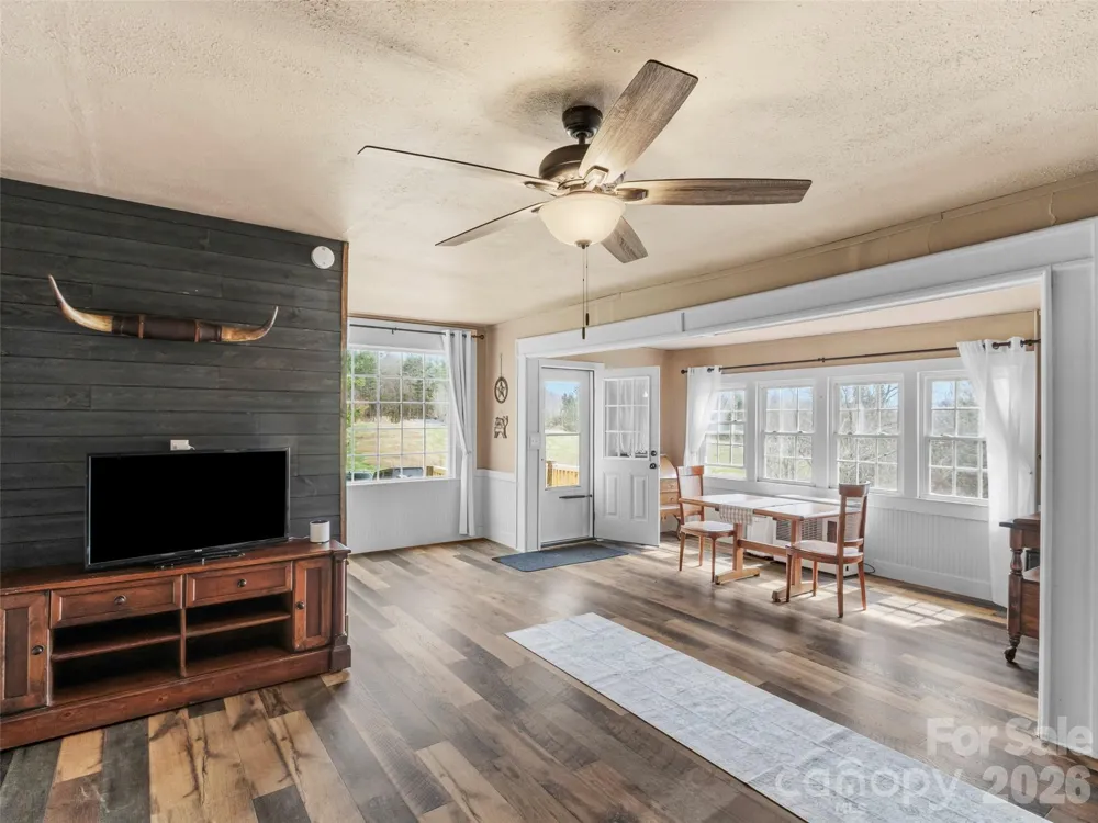 138 Robert Phillips Road Bakersville, NC 28705