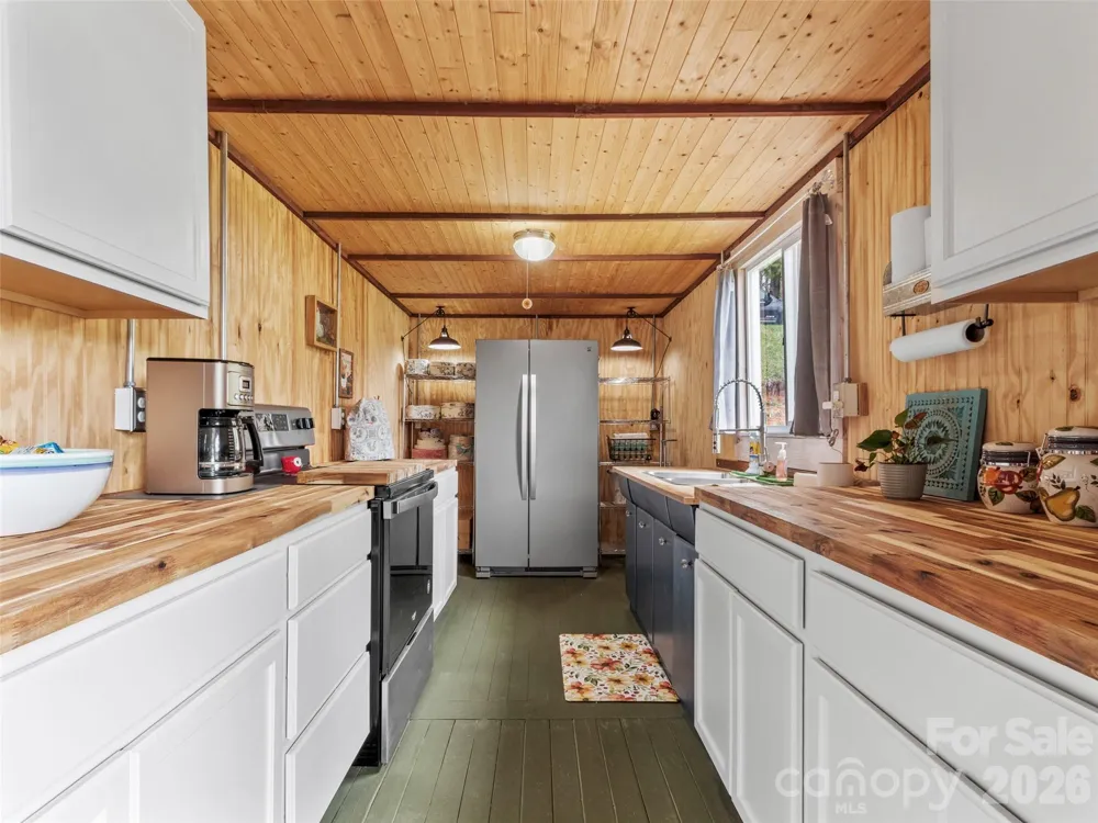 138 Robert Phillips Road Bakersville, NC 28705