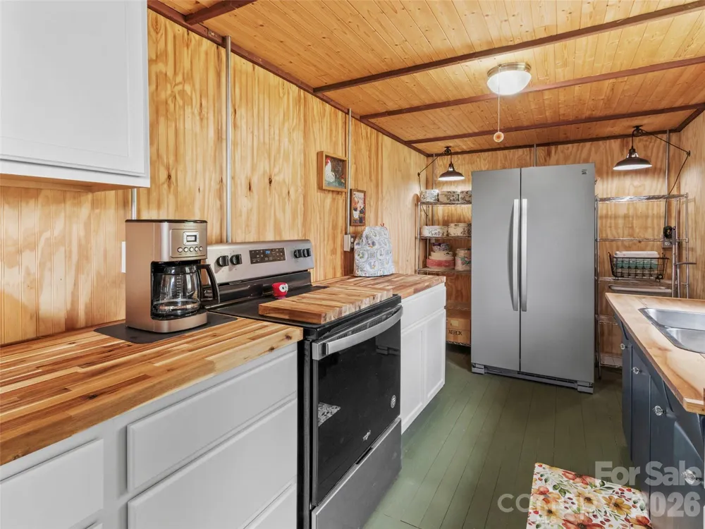138 Robert Phillips Road Bakersville, NC 28705