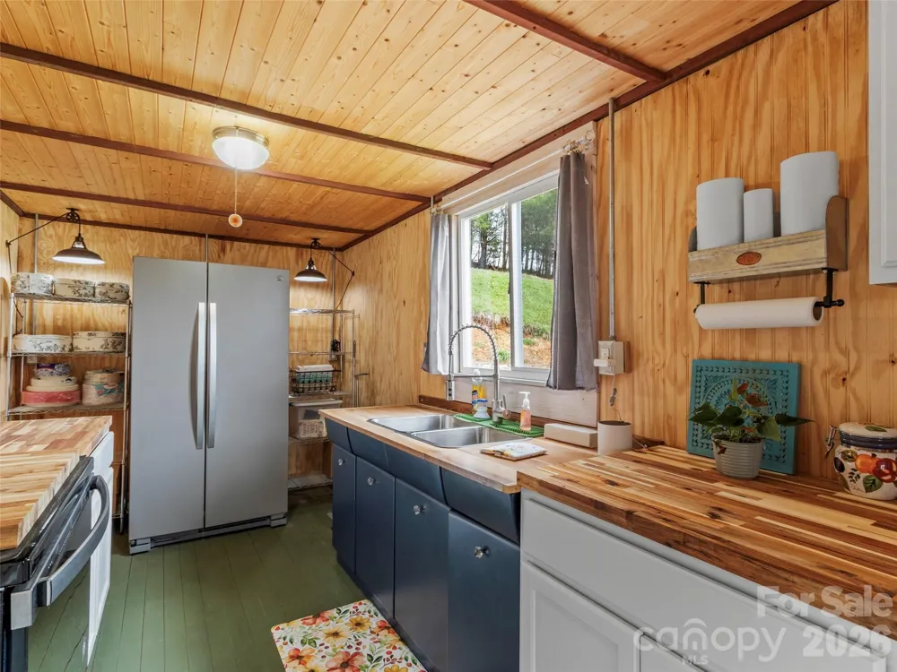 138 Robert Phillips Road Bakersville, NC 28705