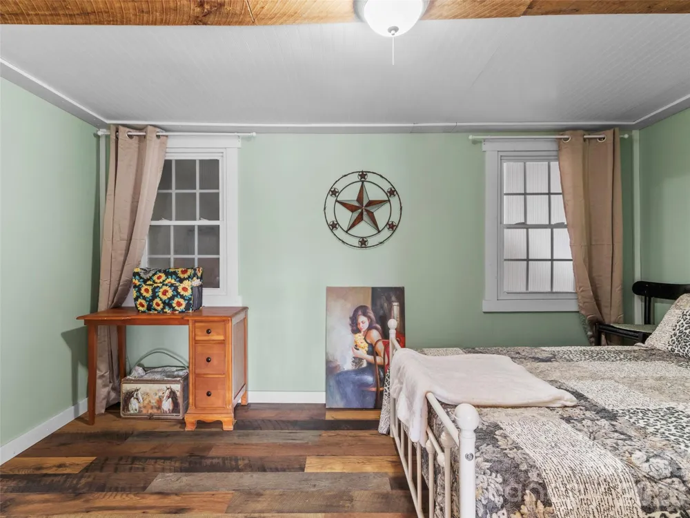 138 Robert Phillips Road Bakersville, NC 28705