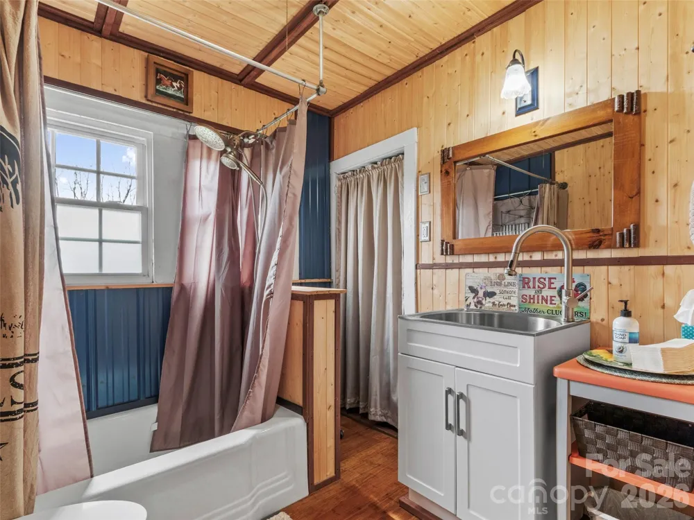 138 Robert Phillips Road Bakersville, NC 28705