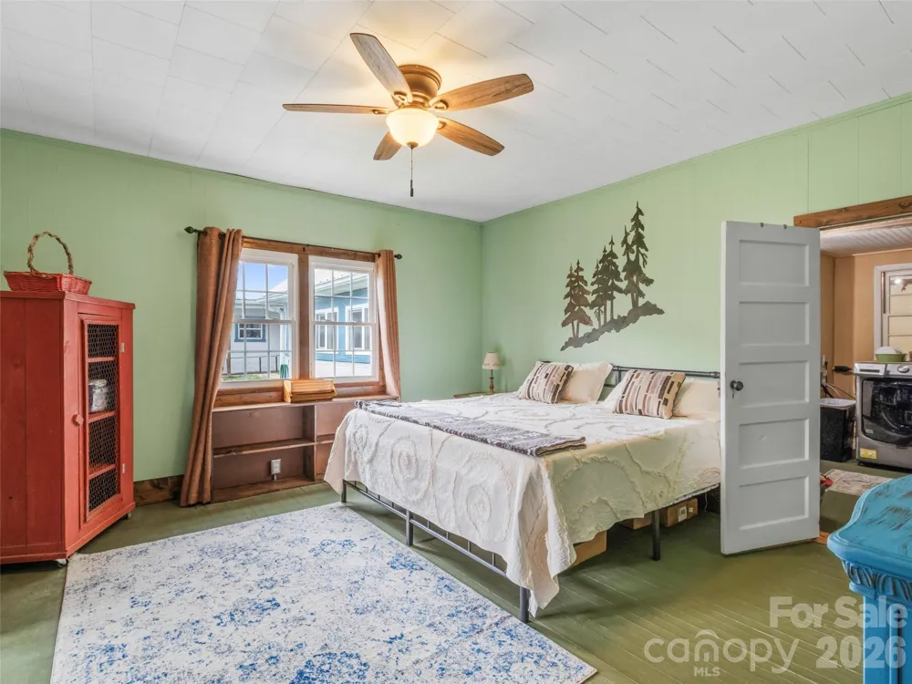 138 Robert Phillips Road Bakersville, NC 28705