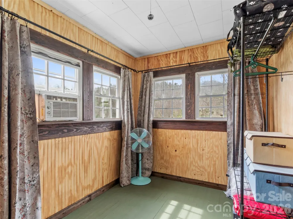 138 Robert Phillips Road Bakersville, NC 28705
