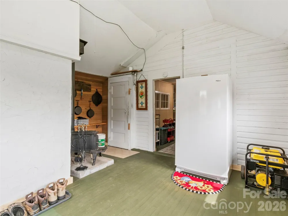 138 Robert Phillips Road Bakersville, NC 28705