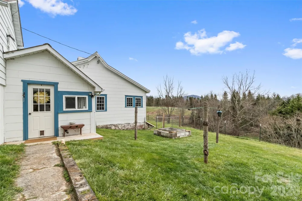 138 Robert Phillips Road Bakersville, NC 28705