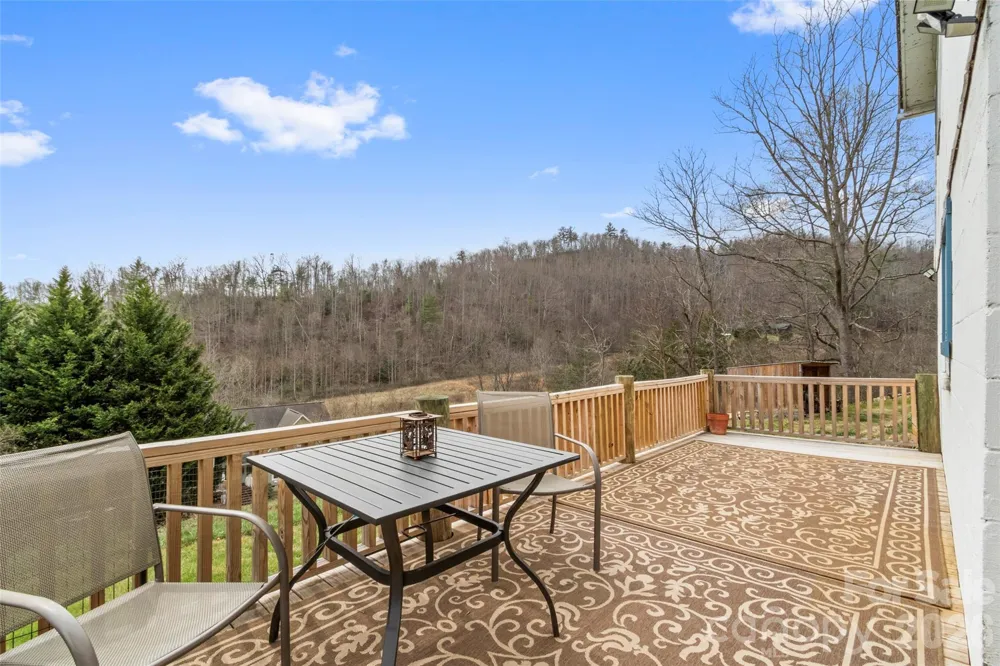138 Robert Phillips Road Bakersville, NC 28705