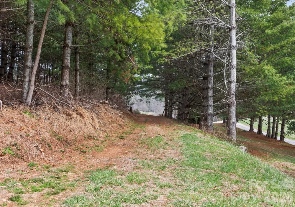 138 Robert Phillips Road Bakersville, NC 28705