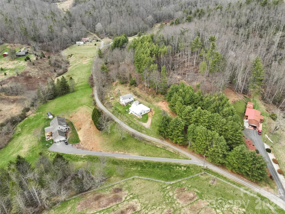 138 Robert Phillips Road Bakersville, NC 28705