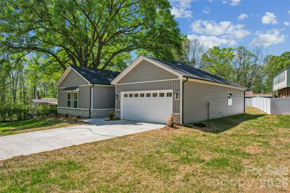 321 Henderson Circle Harrisburg, NC 28075