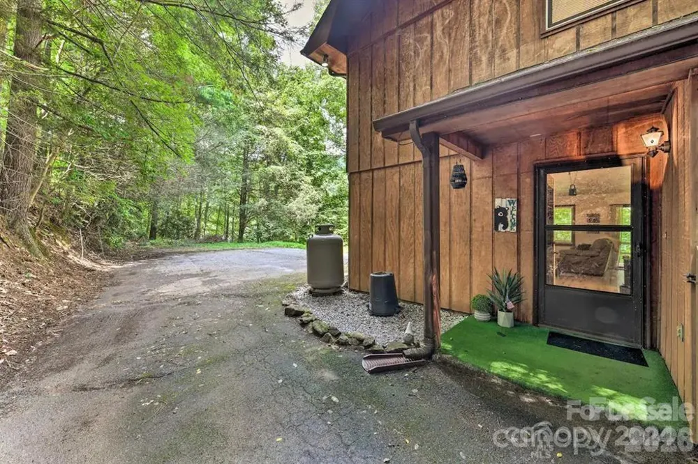 106 Sage Court Maggie Valley, NC 28716