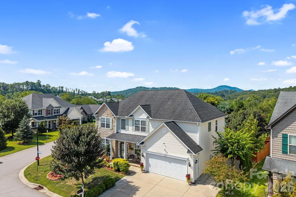 2 Breyerton Court Asheville, NC 28804