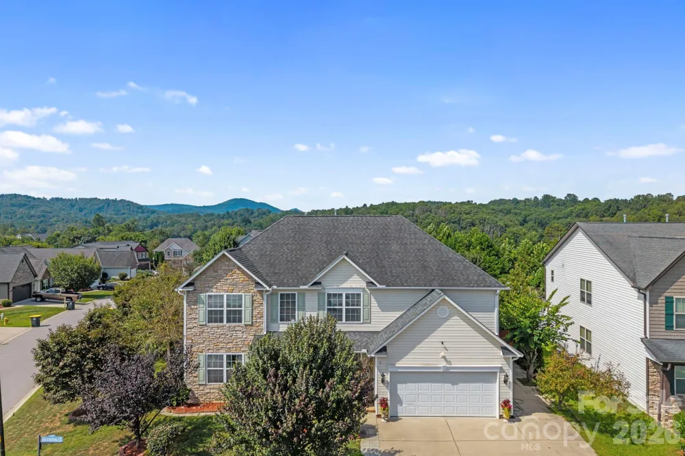 2 Breyerton Court Asheville, NC 28804