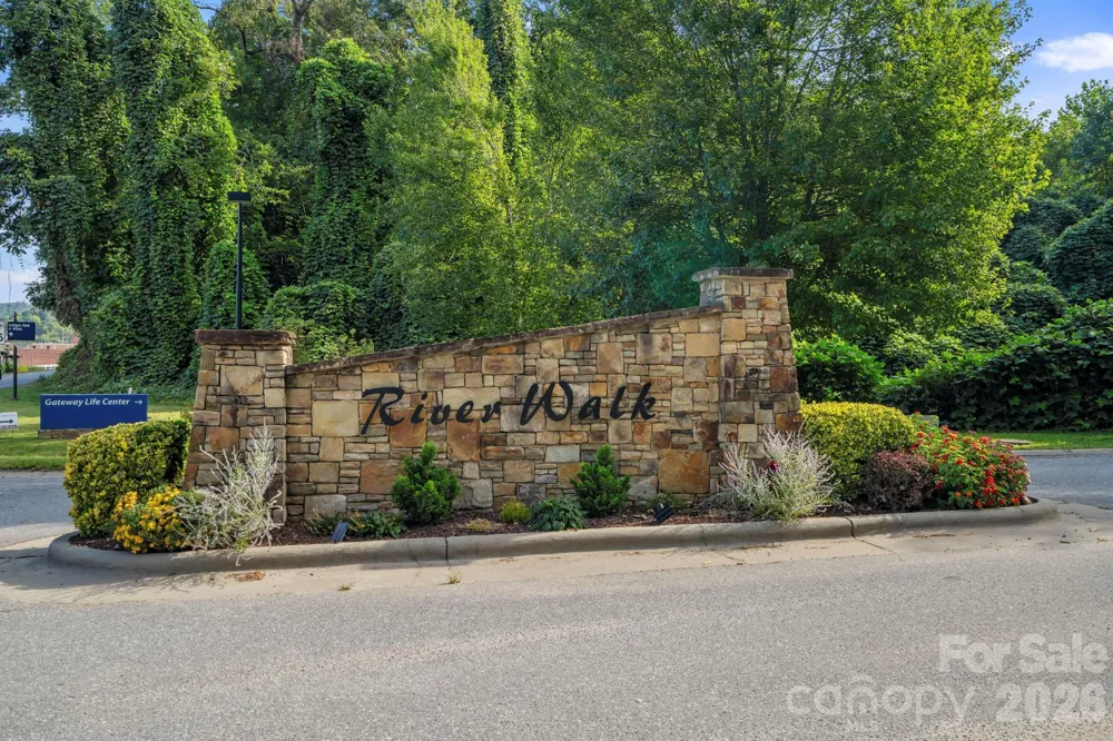 2 Breyerton Court Asheville, NC 28804