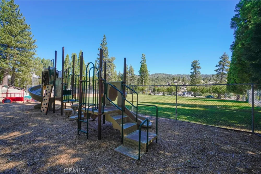 33363 Forrest Running Springs, CA 92382