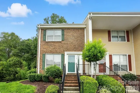 1101 Surry Lane