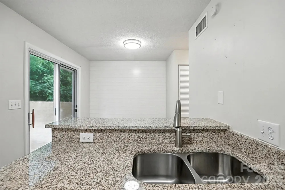 1101 Surry Lane Gastonia, NC 28054