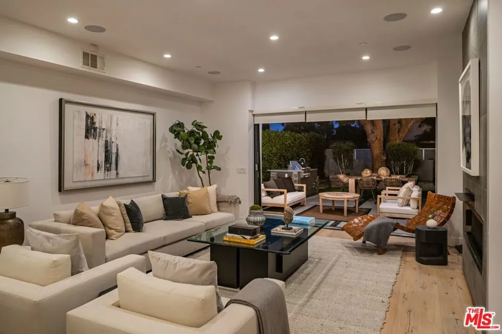 616 Fuller Avenue Los Angeles, CA 90036