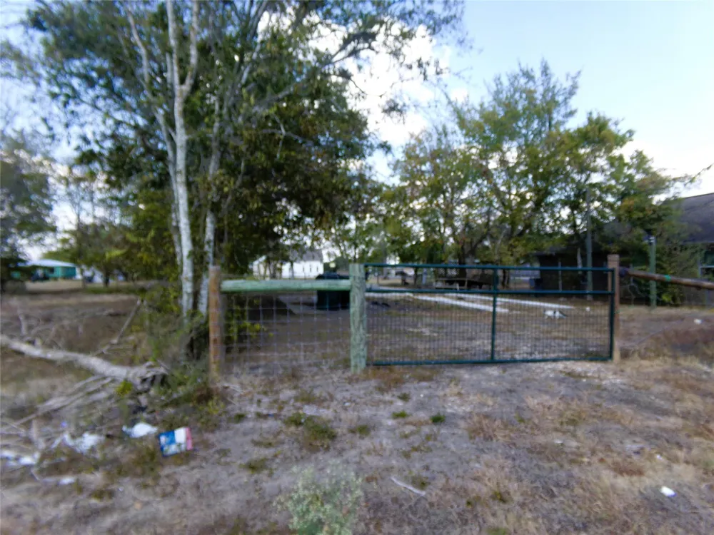 409 E Post Office Street Weimar, TX 78962