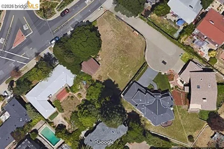 8246 Terrace Dr El Cerrito, CA 94530