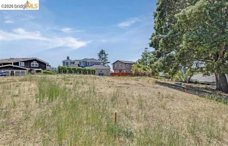 8246 Terrace Dr El Cerrito, CA 94530