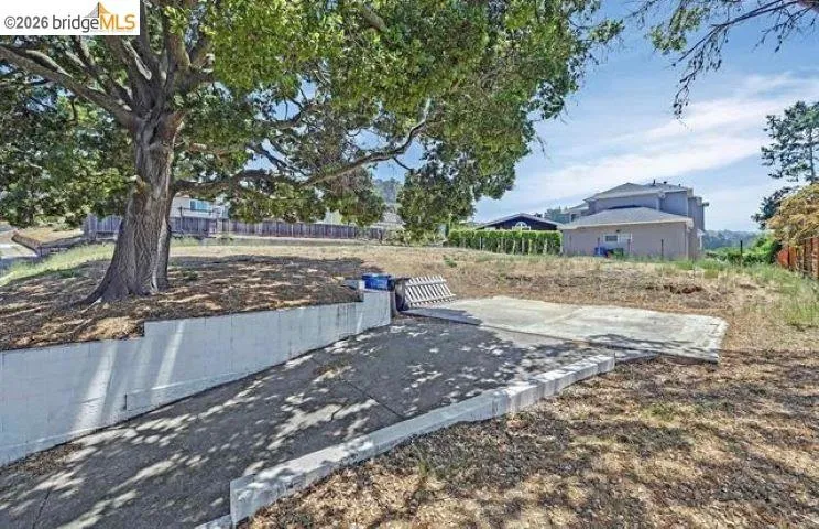 8246 Terrace Dr El Cerrito, CA 94530