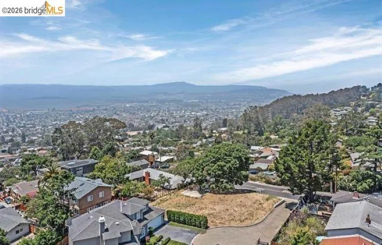 8246 Terrace Dr El Cerrito, CA 94530