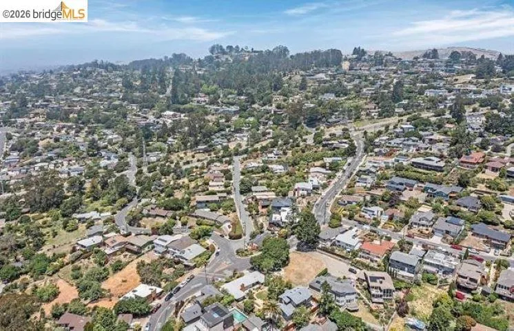 8246 Terrace Dr El Cerrito, CA 94530