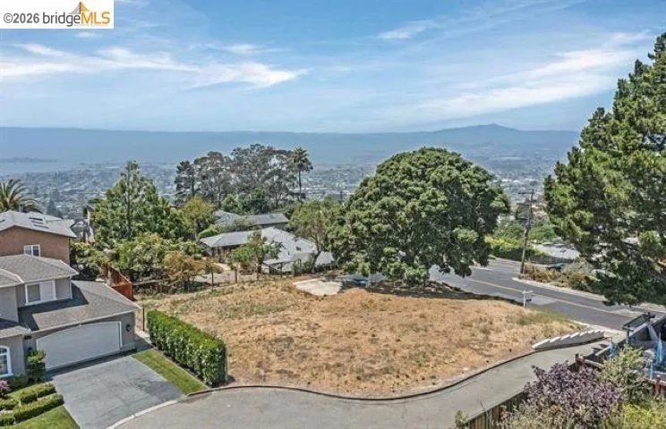 8246 Terrace Dr El Cerrito, CA 94530