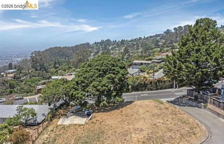 8246 Terrace Dr El Cerrito, CA 94530