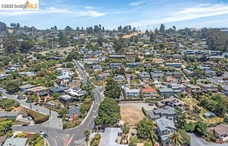 8246 Terrace Dr El Cerrito, CA 94530