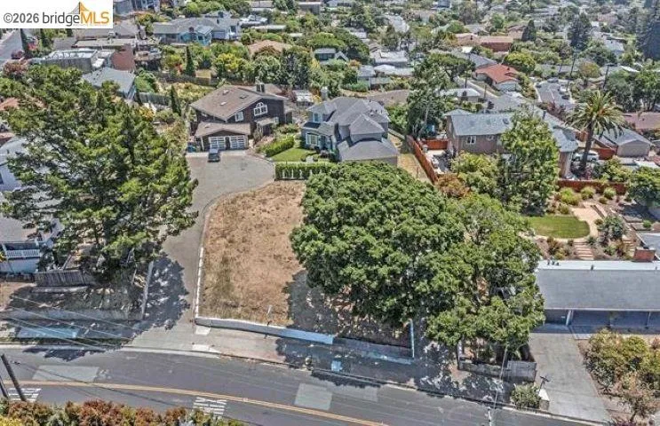 8246 Terrace Dr El Cerrito, CA 94530
