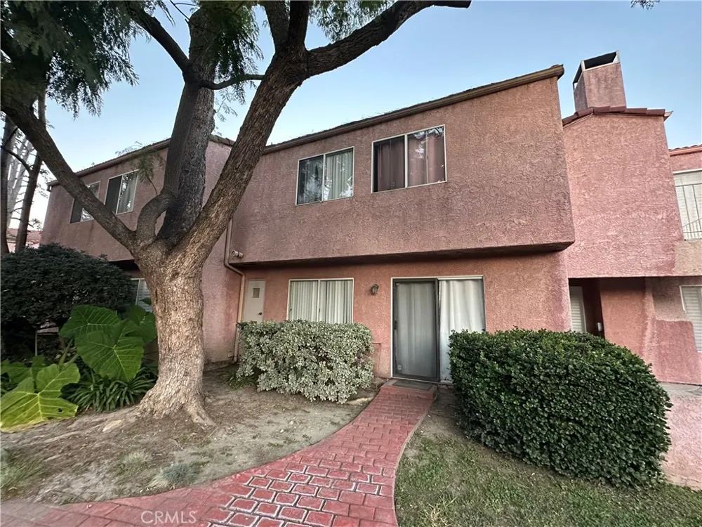 165 Racquet Club Drive Compton, CA 90220