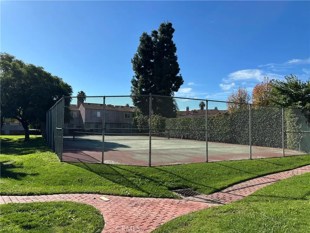 165 Racquet Club Drive Compton, CA 90220