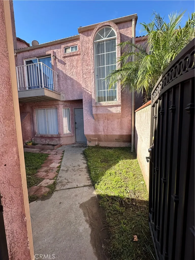 165 Racquet Club Drive Compton, CA 90220