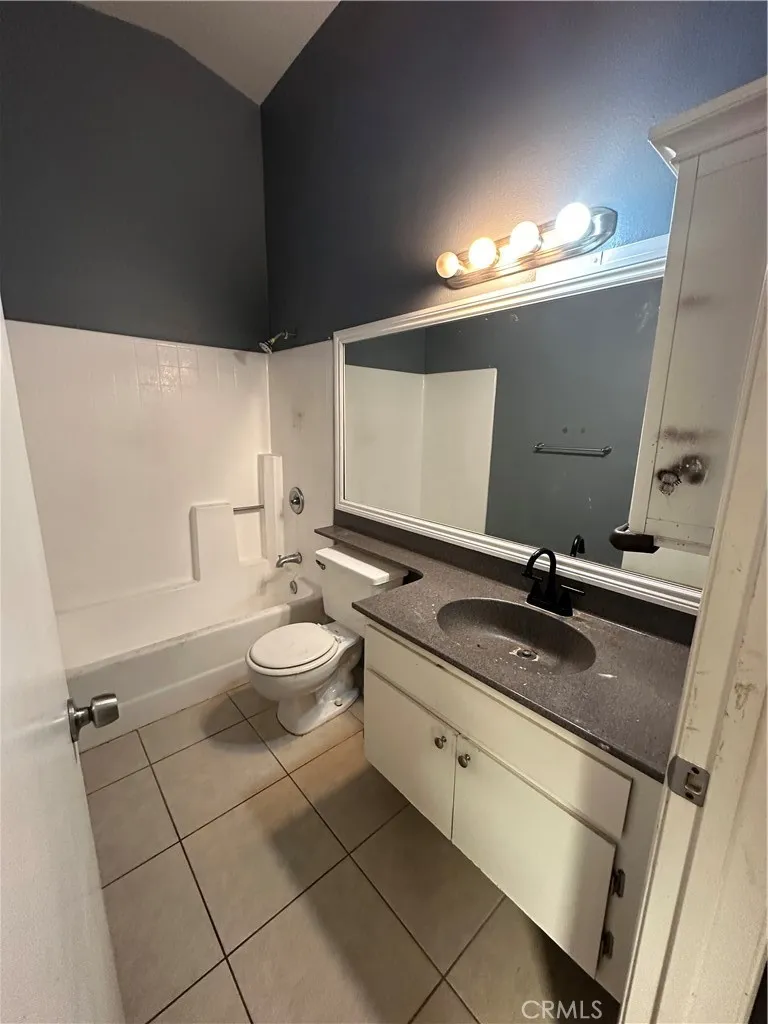 165 Racquet Club Drive Compton, CA 90220
