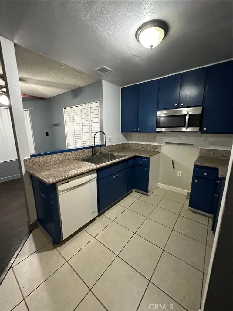 165 Racquet Club Drive Compton, CA 90220