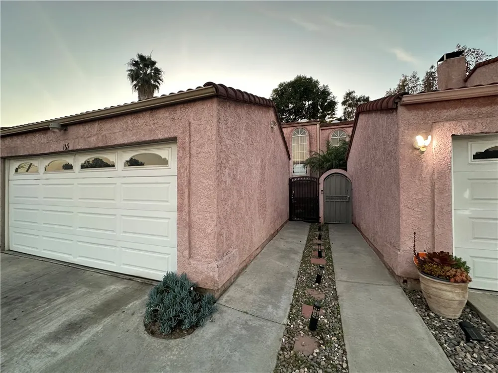 165 Racquet Club Drive Compton, CA 90220