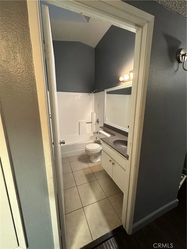 165 Racquet Club Drive Compton, CA 90220