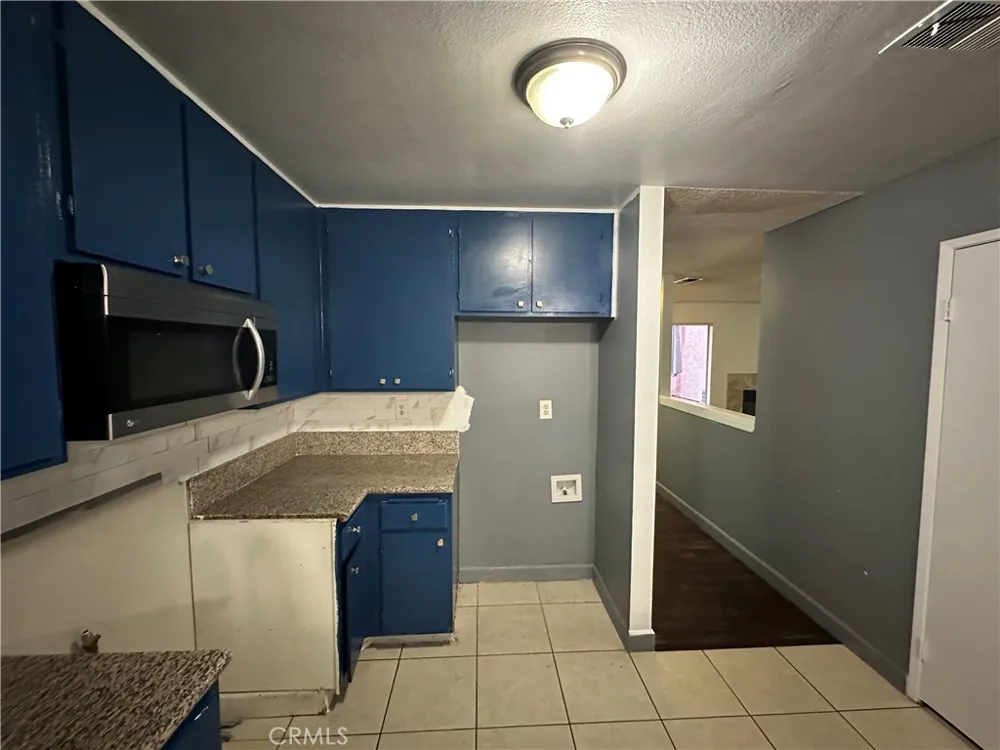 165 Racquet Club Drive Compton, CA 90220
