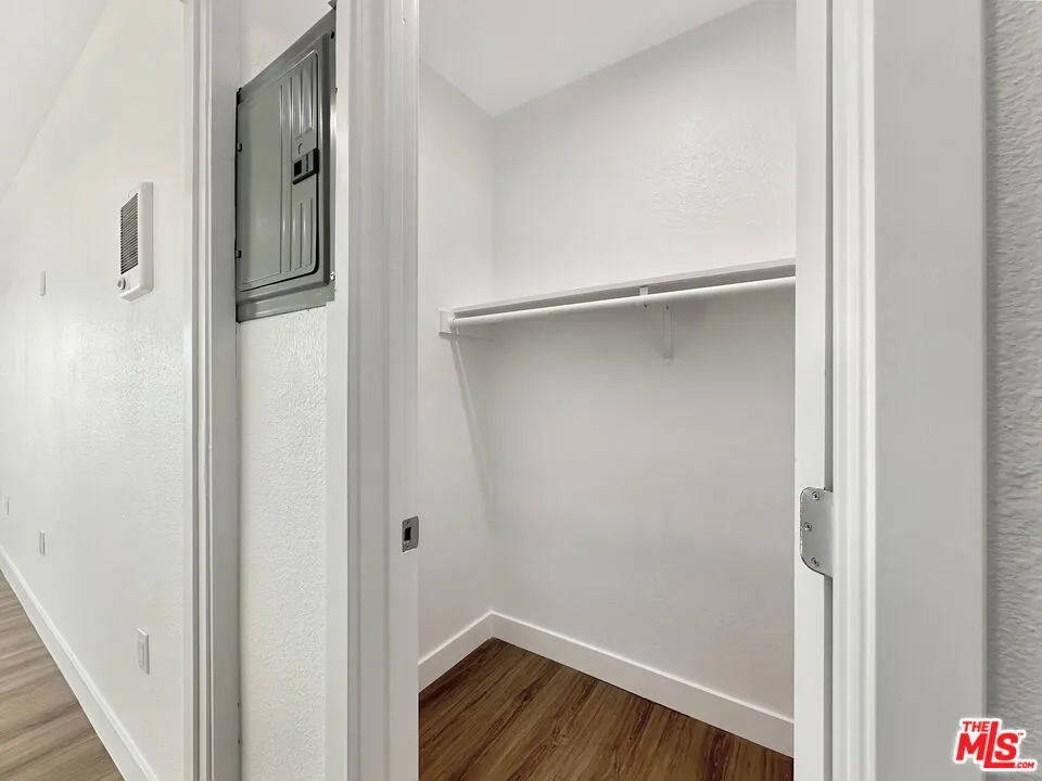 220 E Hyde Park #4 Inglewood, CA 90302