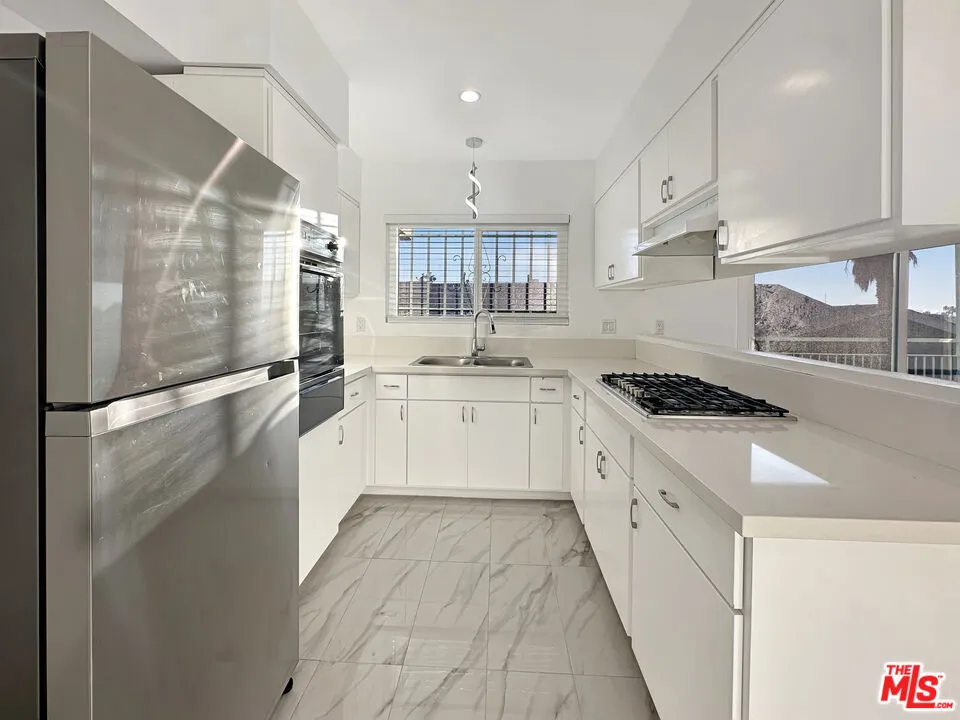 220 E Hyde Park #4 Inglewood, CA 90302