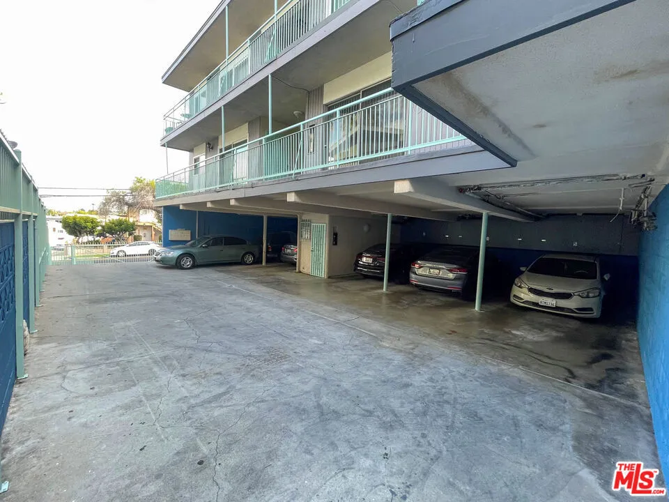 220 E Hyde Park #4 Inglewood, CA 90302