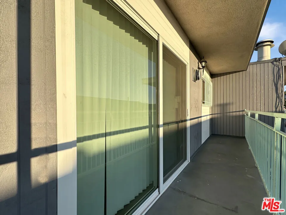 220 E Hyde Park #4 Inglewood, CA 90302